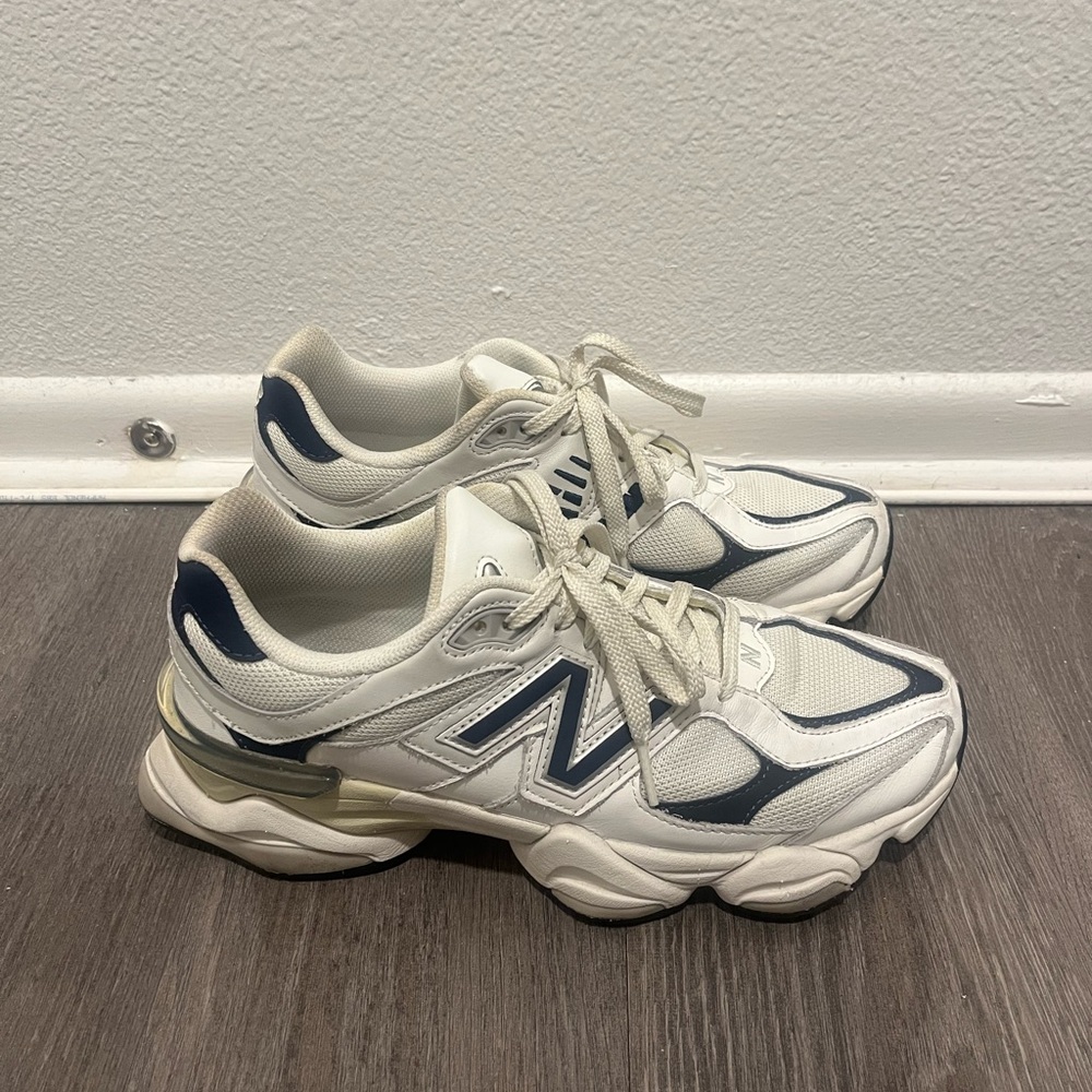 Unisex New Balance 9060 Sneakers in White/Navy 
8M/9.5W